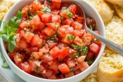 Classic bruschetta with tomatoes and basil on toasted bread